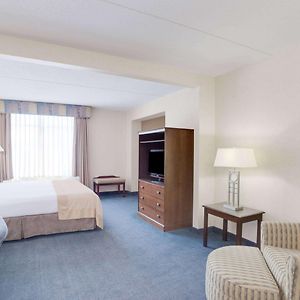 King Room Roll Shower Mobility Accessible or Pet-Friendly or Non-Smoking